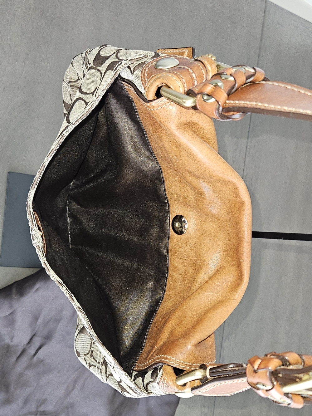 Y2K Vintage Coach Bleecker Signature Canvas and Leather Shoulder Bag in Khaki - Picture 5 of 14